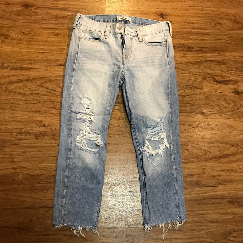 Hollister boyfriend distressed Capri pants 🎁